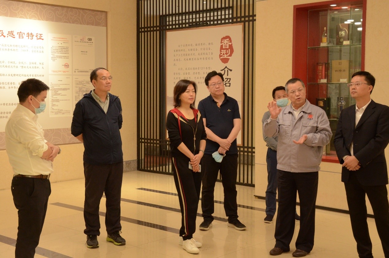 人社出版集團(tuán)董事、副總經(jīng)理黃衛(wèi)來至我司視察
