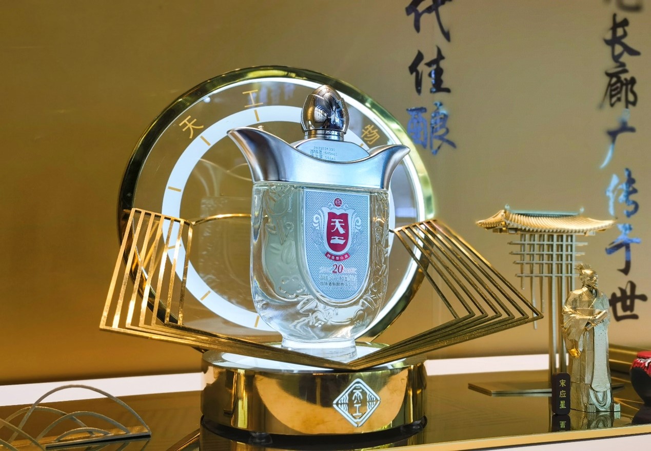 榮膺“華夏獎”，四特以匠心鑄非凡，彰顯中國特香白酒標桿力量