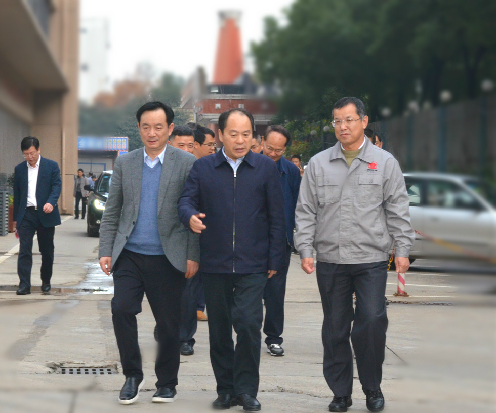 江西省工信廳黨組書記、廳長(zhǎng)楊貴平調(diào)研參觀四特酒公司