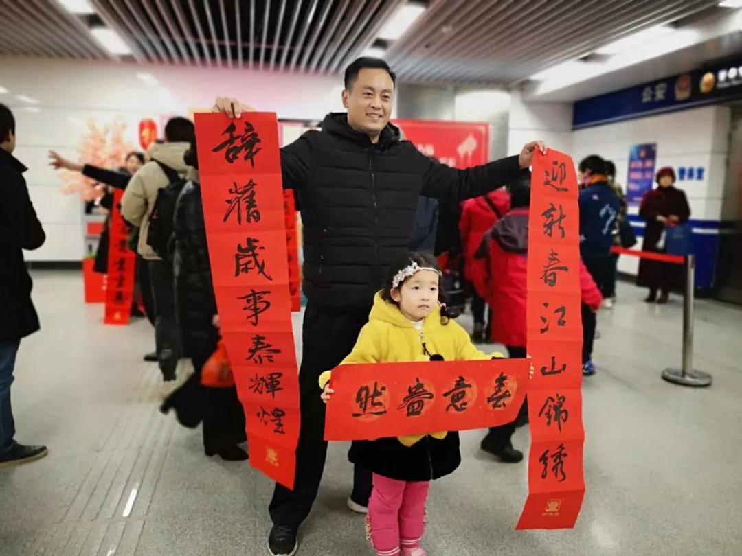 新年之際，四特酒“上天入地”送祝福？網(wǎng)友：也是蠻拼的！