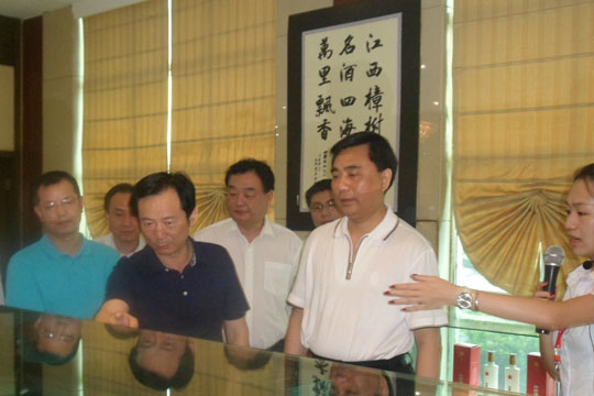 江西省委常委、紀(jì)委書記周澤民一行蒞臨四特酒公司參觀考察