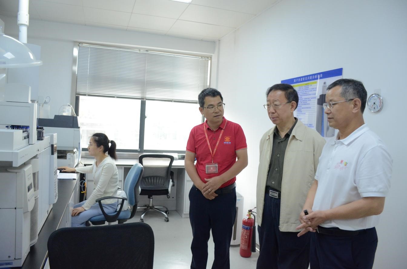 中國工程院院士、北京工商大學(xué)校長孫寶國蒞臨四特酒公司調(diào)研指導(dǎo)